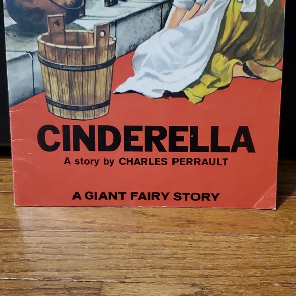 "Cinderella" VERY Vintage Beautiful 1967 Paperback Book Finland Beautiful - Picture 15 of 16